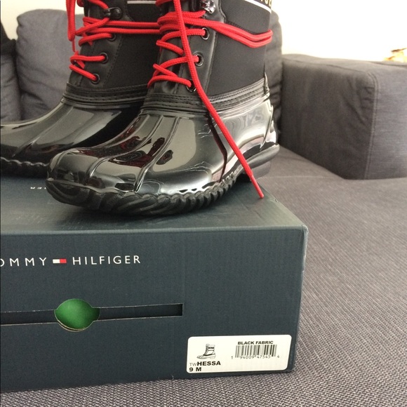 Tommy Hilfiger winter boots - Picture 2 of 3